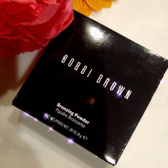 Bobbi Brown Bronzing Powder in Deep 3 - Picture 8 of 12